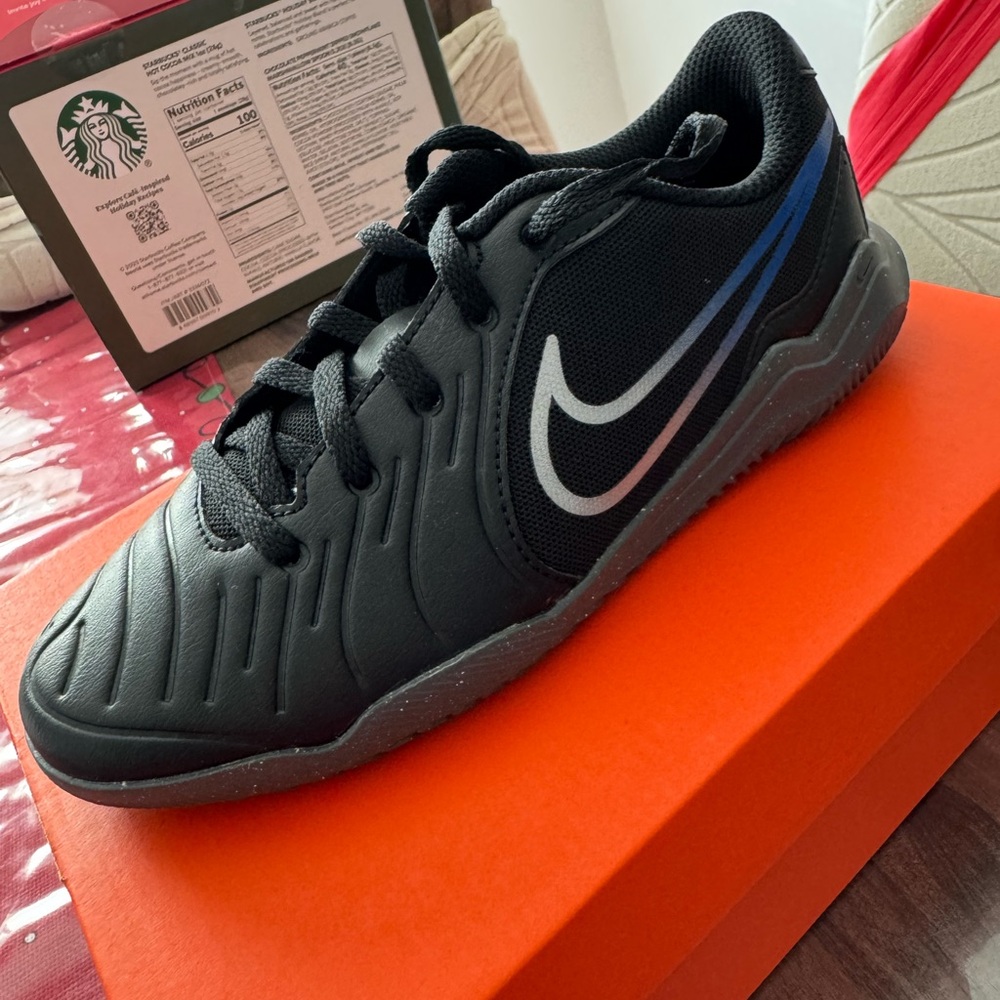 Nike JR Legend 10 Club IC in Black and Hyper Royal size 1.5Y